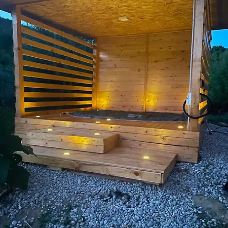 Hiska Nika Campsite *