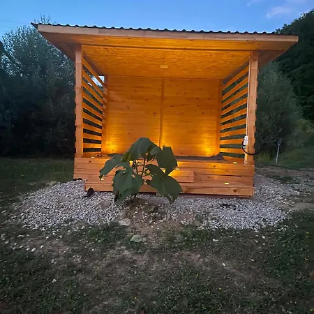 Hiska Nika Campsite *